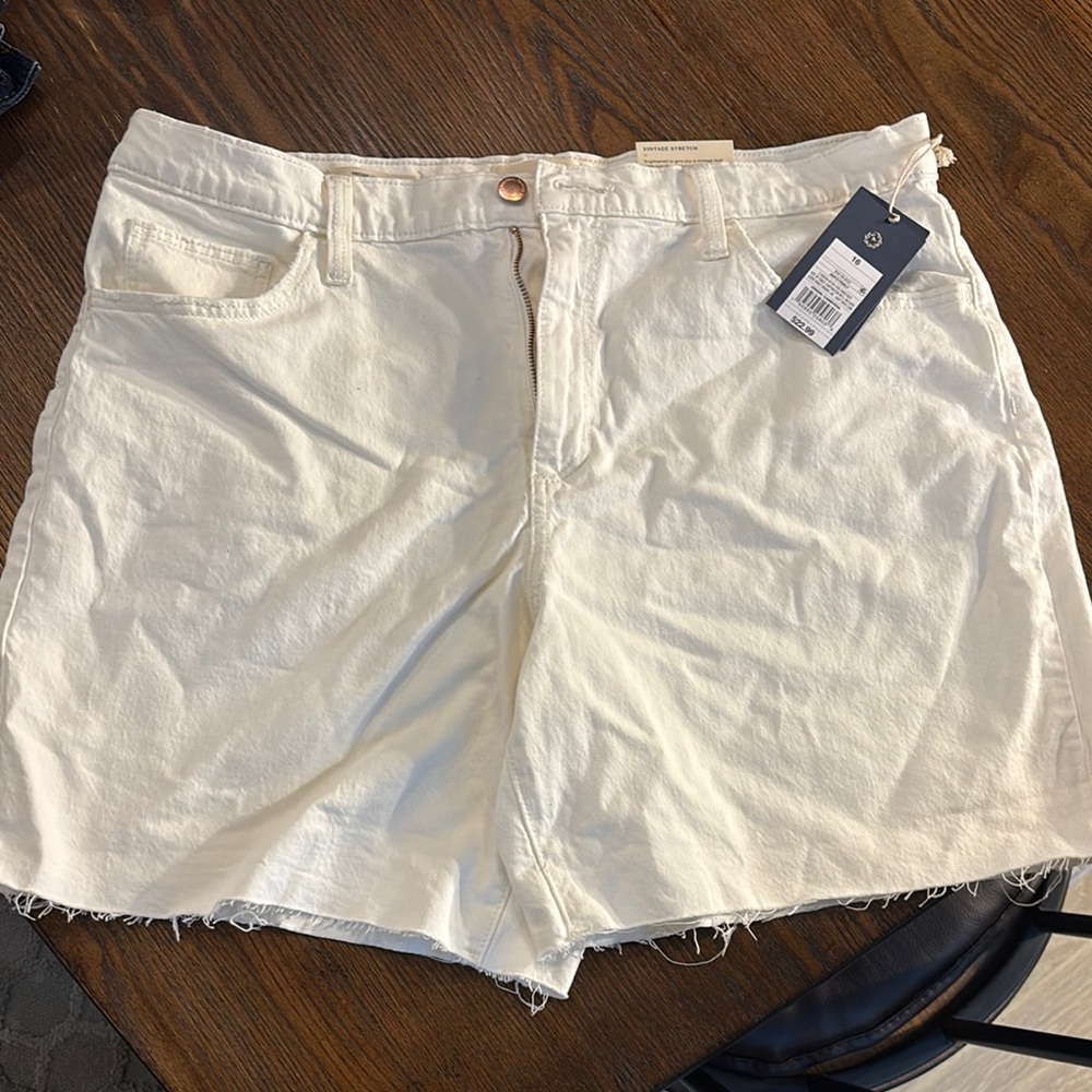 Women's Cream Shorts